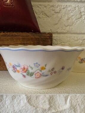 Vtg Arcopal White Porcelain Floral Scalloped Bowl with Blue Rim Made In FRANCE